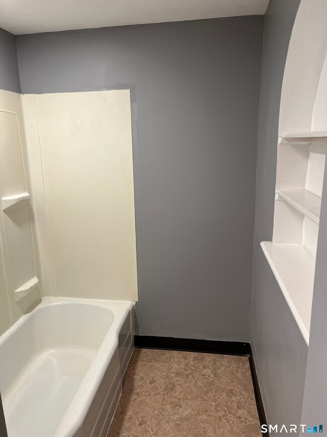 Building Photo - 525 Allen St