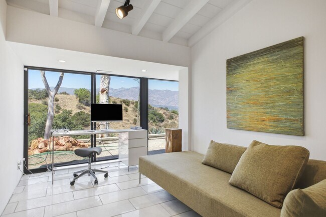 Building Photo - 1255 Rancheros Rd