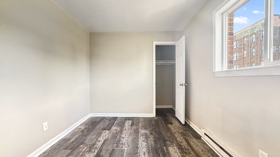 Building Photo - 121 W 32nd St Apartments