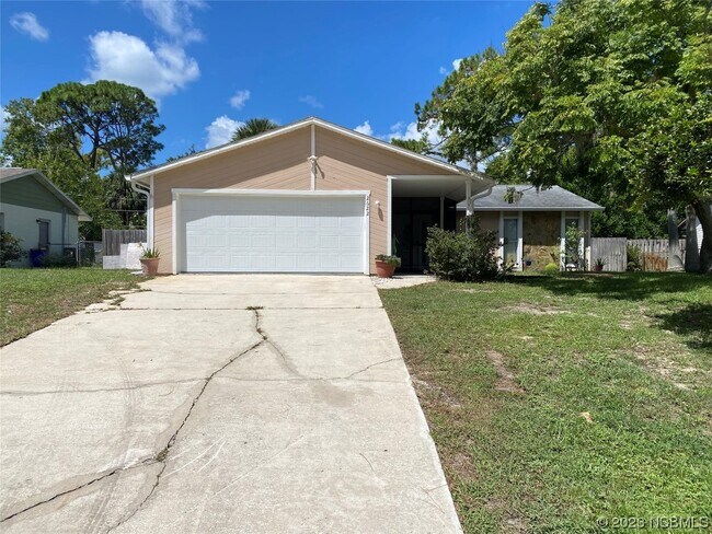 Primary Photo - 2622 Travelers Palm Dr