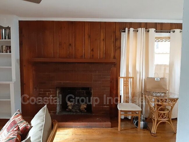 Building Photo - 1537 E Ocean View Ave