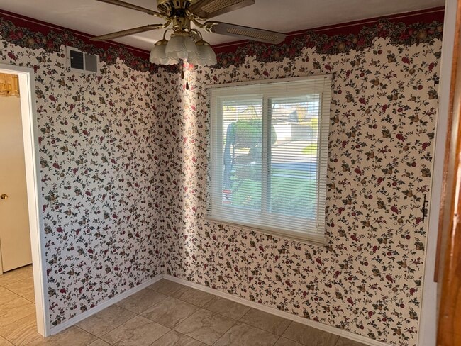 Building Photo - 15856 Lawnhill Dr