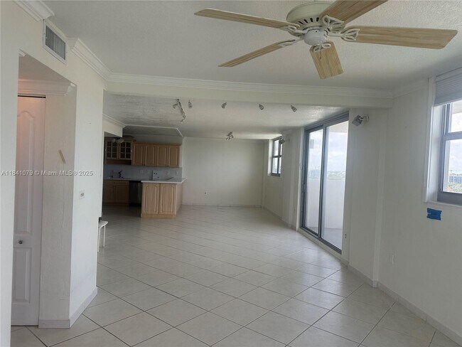 Building Photo - 9273 Collins Ave
