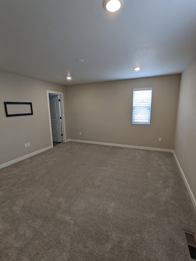 Building Photo - Luxury Open Concept Townhome in Quiet Littleton Neighborhood Complete with Mountain Views!