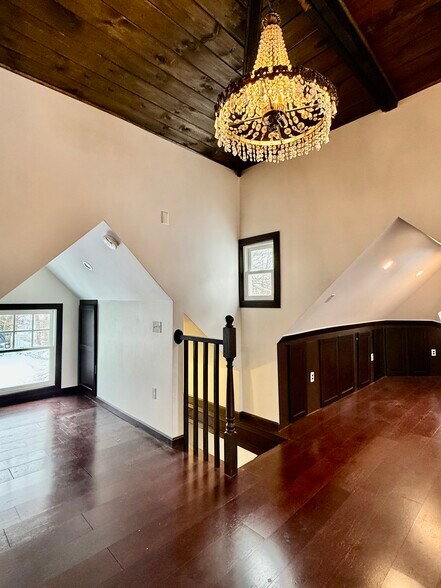 Building Photo - 215 Pearl St