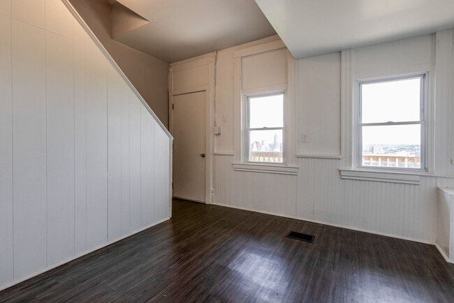 Building Photo - 1031 E Warrington Ave