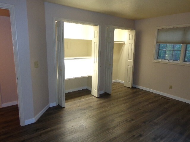 Building Photo - 954 Schneitter Cir