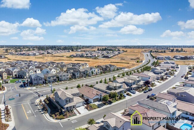 Building Photo - Vineyard Creek-Former Model Home