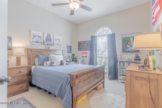 Building Photo - 4051 Richmond Park Dr E