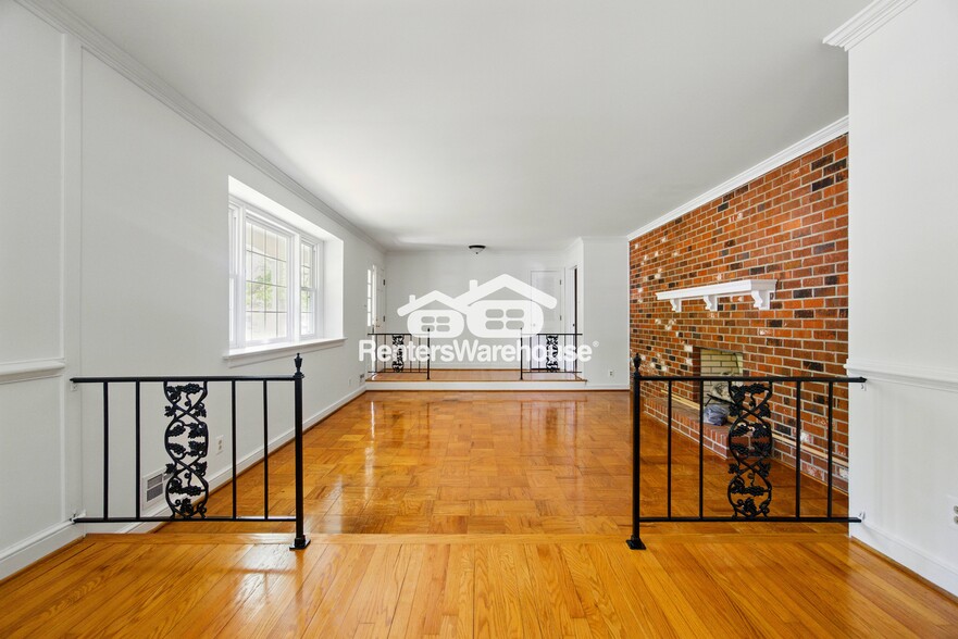 Building Photo - 4817 Stornoway Dr