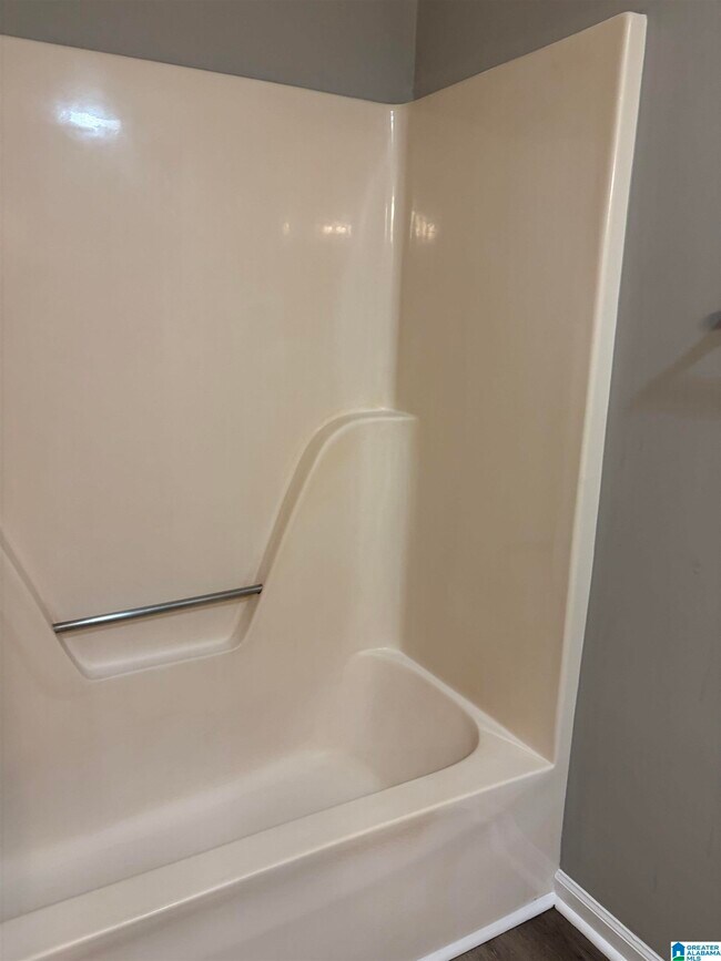 Building Photo - 6877 Briarwood Dr