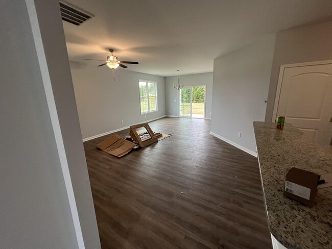 Building Photo - 2005 Briarwood Dr