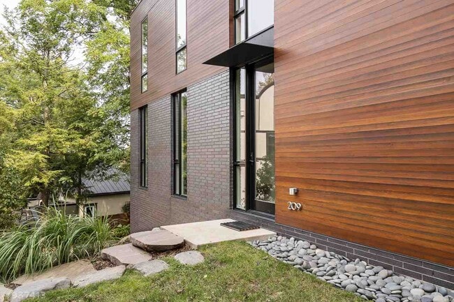 Building Photo - 209 N Prospect Ave