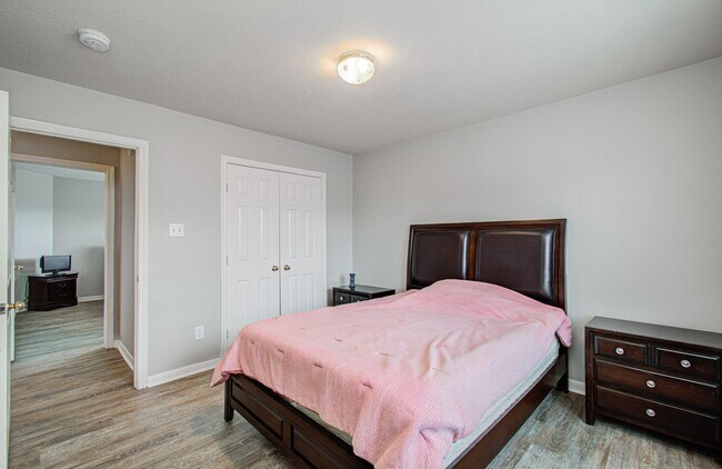 Building Photo - 3043 W Hampton Dr