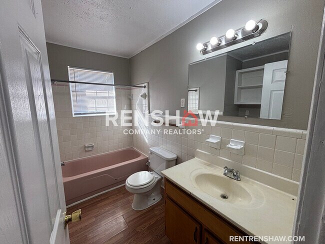 Building Photo - 291 Navy Dr