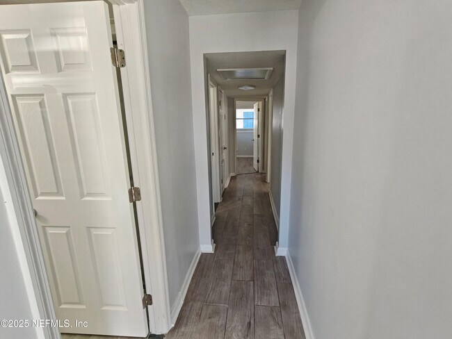 Building Photo - 2921 Mansion Rd