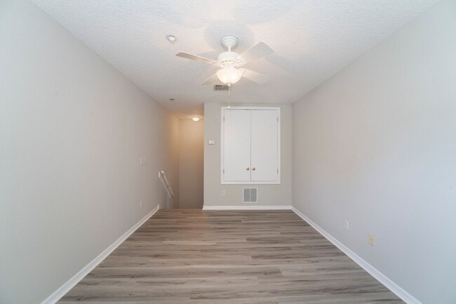 Building Photo - Cute and Spacious 3/2 House w/Bonus Room i...