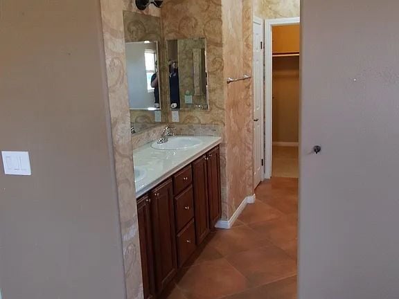 Building Photo - "Spacious 4-Bed Oasis with Fireplace in Twentynine Palms – Perfect for Cozy Living!"