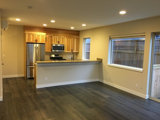 Building Photo - 2311 E John St