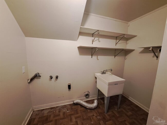 Building Photo - 8598 Meadowbrook Dr