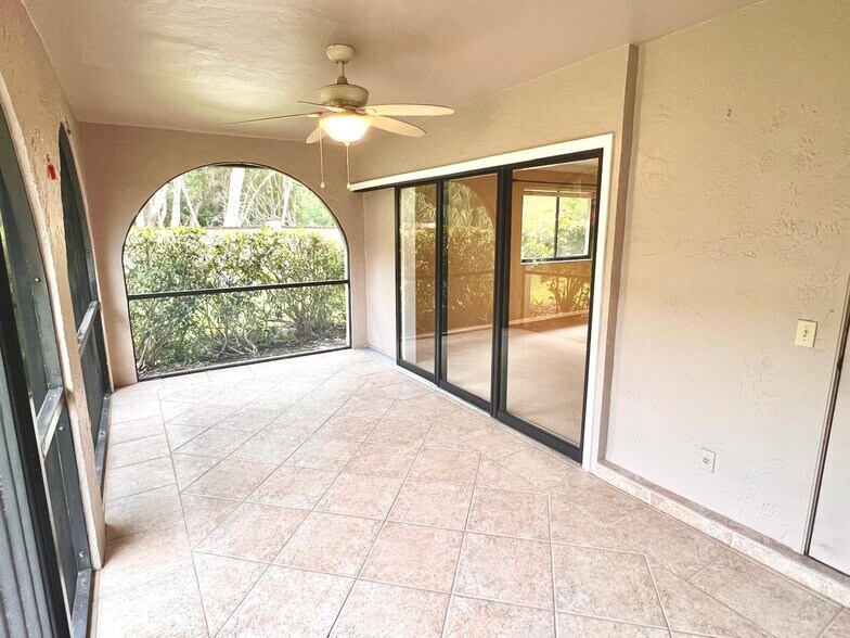 Building Photo - 27911 Hacienda E Blvd