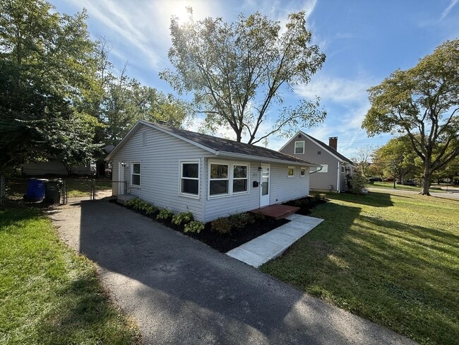 Building Photo - 2557 Bristol Rd