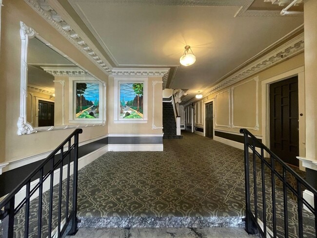 Building Photo - 440 Hyde St