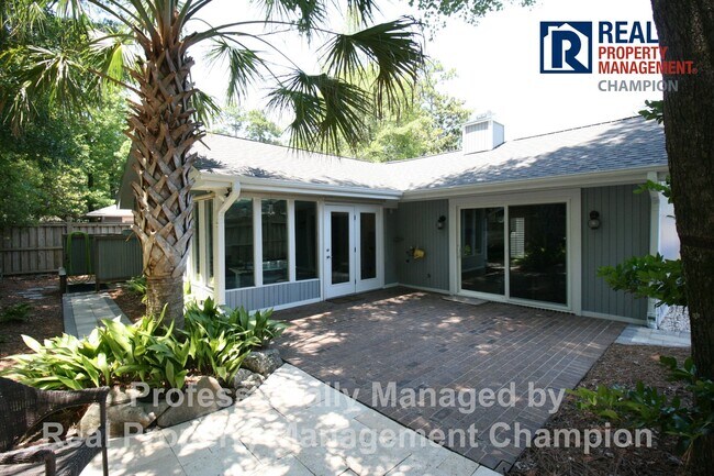 Building Photo - 3 BD/2.5 BA Home in MacCumber Terrace Neighborhood Minutes from Wrightsville Beach