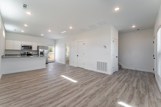 Building Photo - Newer 3BR Centerton Gem: Modern Living wit...