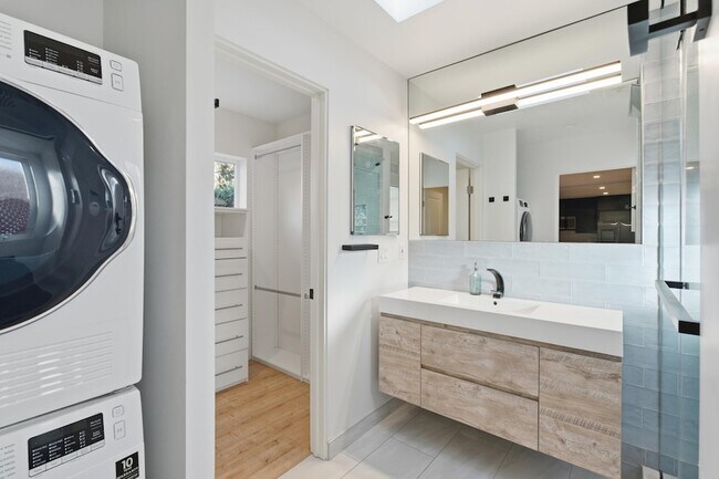 Building Photo - 820 46th St