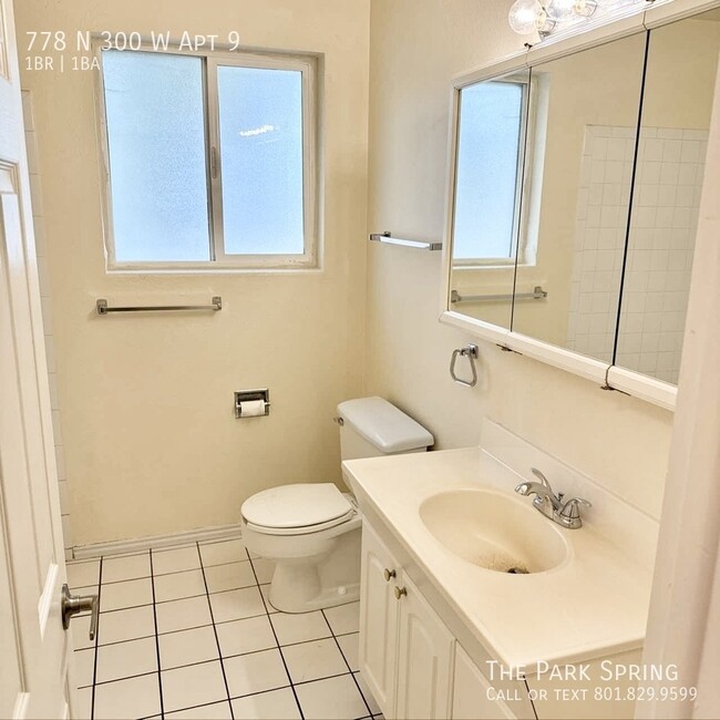 Building Photo - Large Top Floor Pet Friendly 1 Br in Marma...