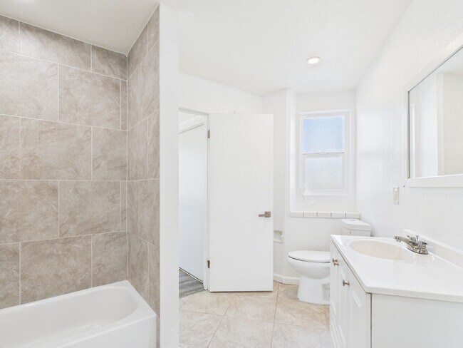 Building Photo - 2135 Washington St