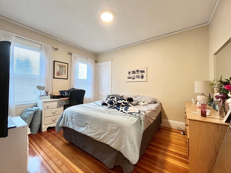 Building Photo - 5 Glenley Ter