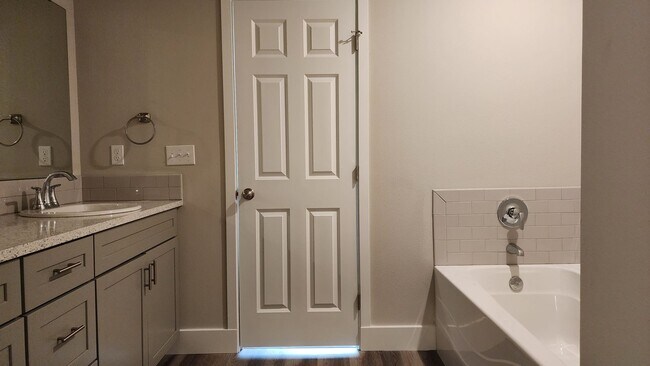 Building Photo - 3 Bedroom, 2.5 Bathroom + DEN in Yelm Cree...