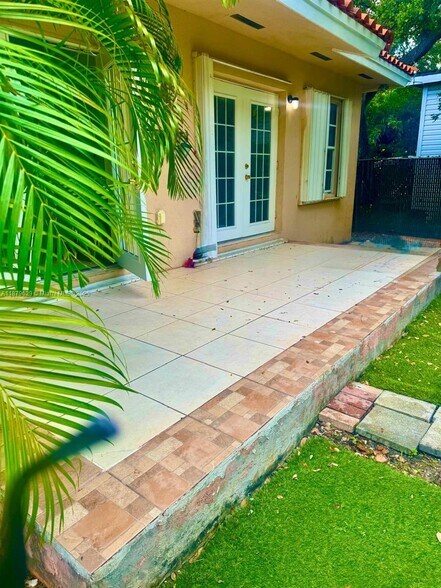 Building Photo - 3019 SW 23rd St