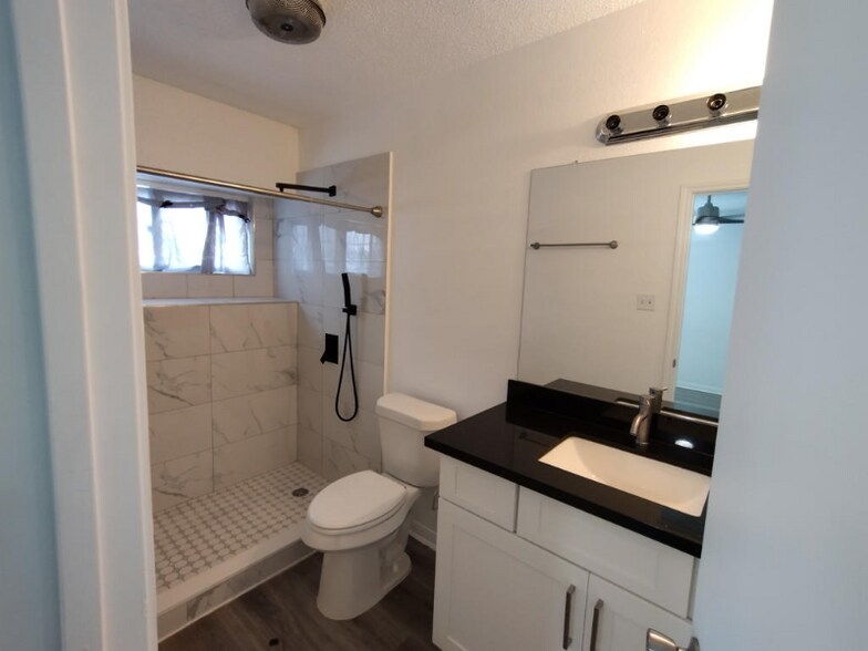 Building Photo - 2510 Skyline Dr