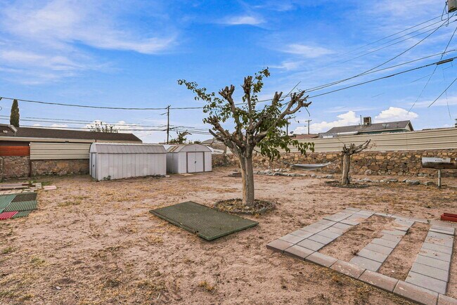 Building Photo - 7713 Veracruz Ave