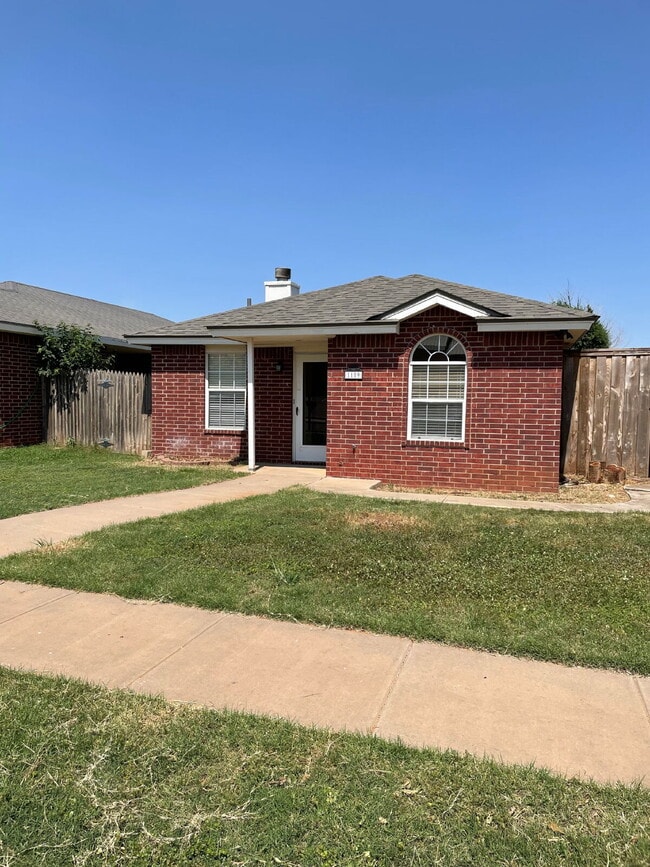 Primary Photo - Cute 2 bed/2 bath/2 car garage in a great ...