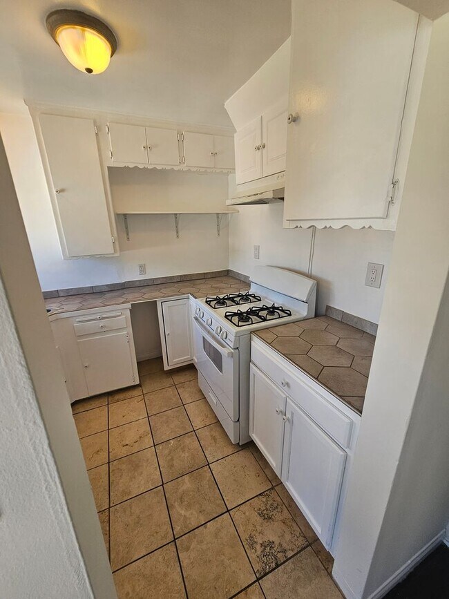 Building Photo - 1448 S Dunsmuir Ave