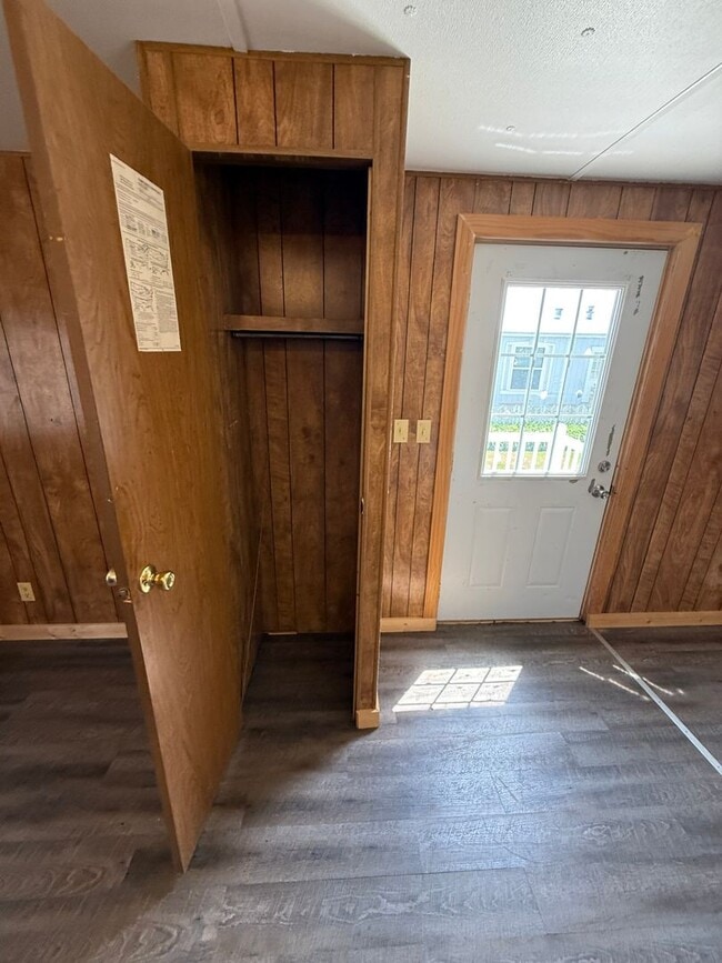 Building Photo - 3 Bed 2 Bath Updated Mobile Home with Fenc...