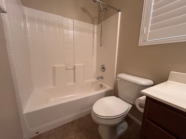 Building Photo - 2251 S Ponderosa Dr