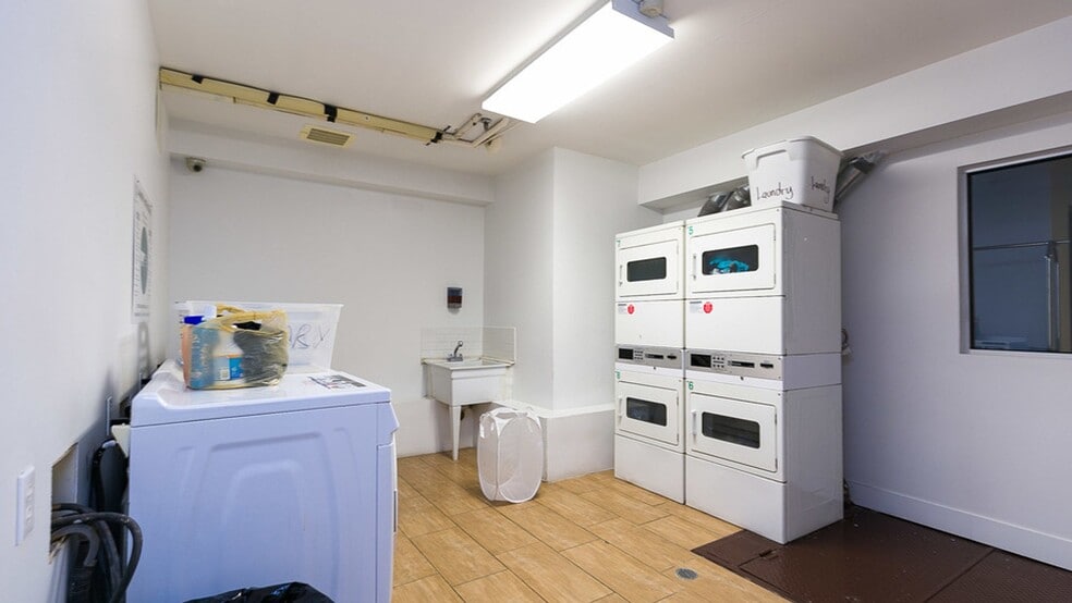 Building Photo - 836 Bergen St