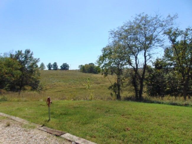 Building Photo - Majestic 3 Bed Mid MO Ranch!