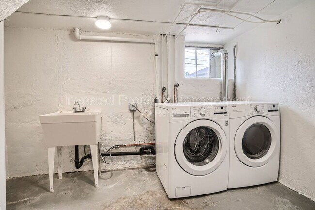 Building Photo - 384 N Ogden St