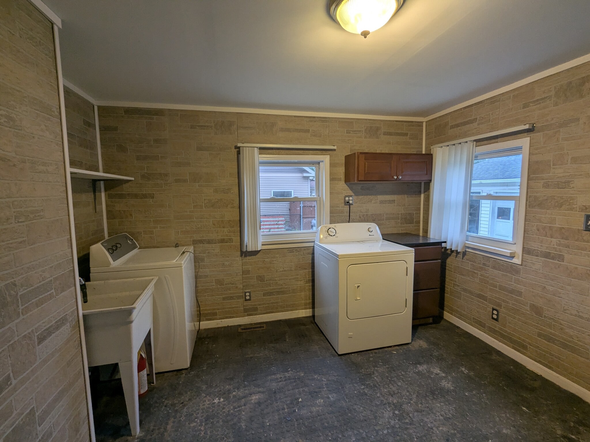 Laundry Room - 218 Alaska St