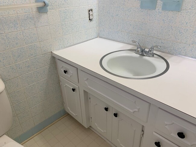 Building Photo - Split Level House in Campbell County School District