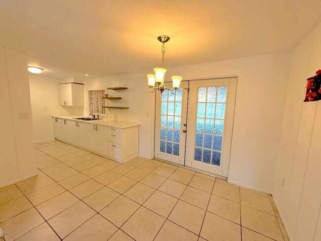 Building Photo - Spacious 2-Bed/2-Bath + Bonus Room Home fo...