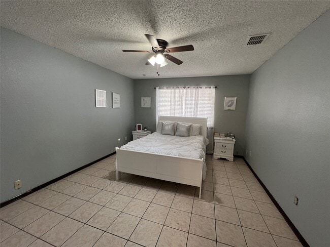 Building Photo - 6736 Black Wing Dr