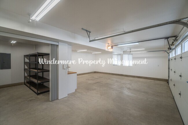 Building Photo - Beautifully Remodeled 2 bedroom in convenient location, private balcony, over sized garage, A/C a...