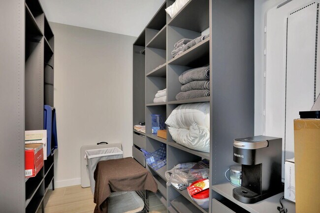 Building Photo - 1116 N Ocean Blvd